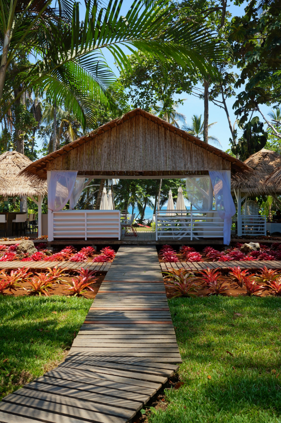 Pacific and Caribbean Costa Rica Image: Path leading to thatched roof cabanas.