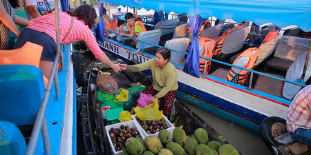 Cai Rang floating Market photo 3