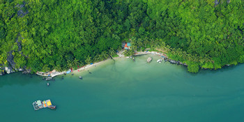 Halong Bay photo 3
