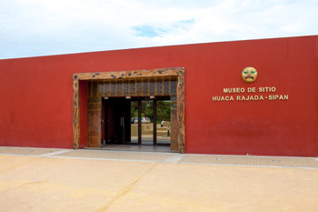 Huaca Rajada -Tumba El Señor de Sipán photo 3