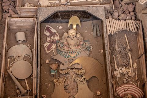 Huaca Rajada -Tumba El Señor de Sipán Peru