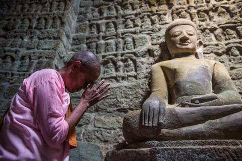 Koe-Thaung Temple Myanmar