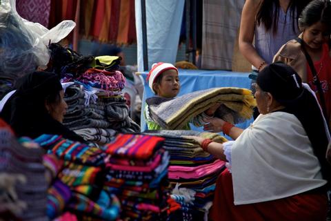 Mercado Textil Otavalo Ecuador