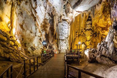 Thien Cung cave Vietnam