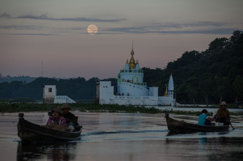 U Bein Bridge photo 3