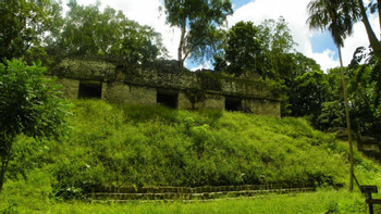 Sitio Arqueológico Uaxactún photo 2