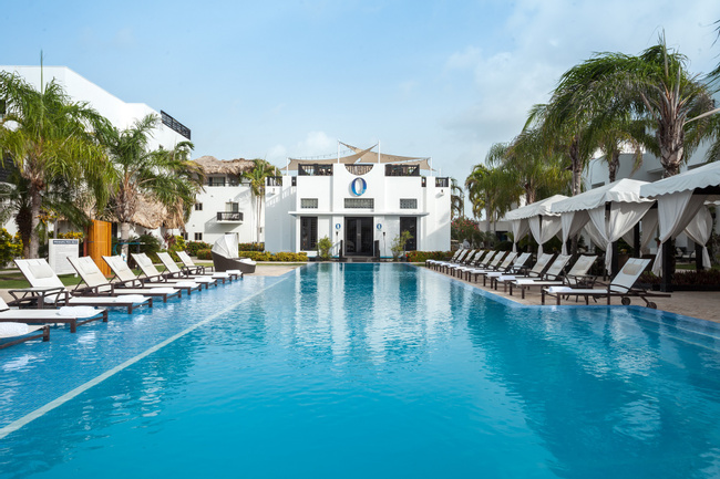 Las Terrazas Resort & Residences Photo