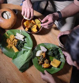 Maya Living: cook, eat then make art with a maya family