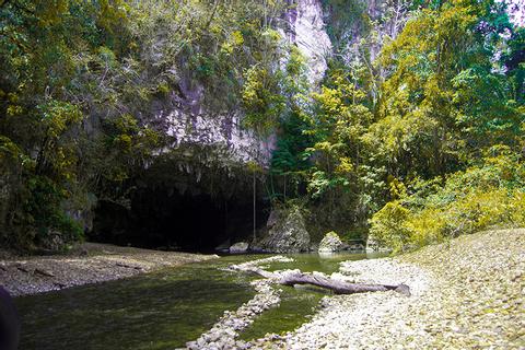 Xunantunich and Cave Tubing Belize