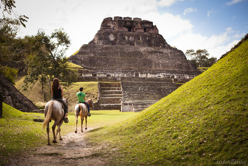 Tour a caballo a Xunantunich photo