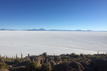 Uyunmi Salt Flats Basic photo 3