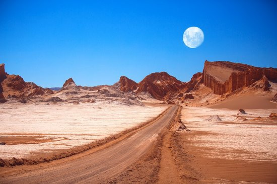 Excursion to Moon Valley