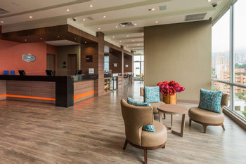 Hampton Inn by Hilton Bogota Airport photo 2