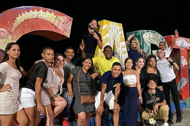 Chiva Rumbera Tour Photo