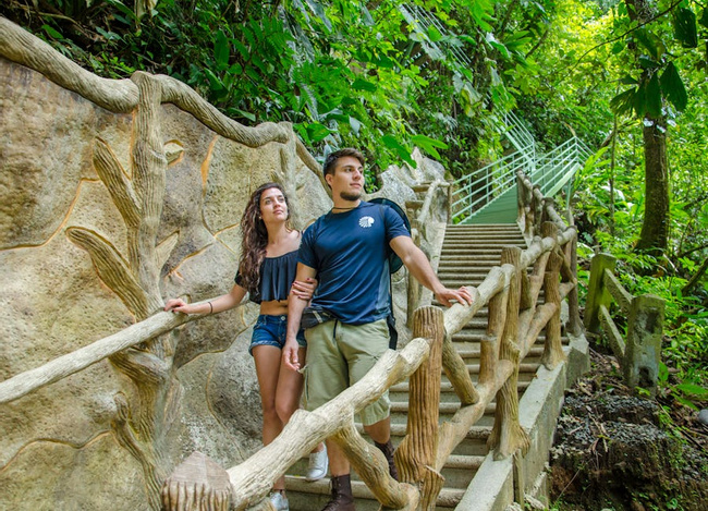 4 in 1 Tour - Safari Float, La Fortuna Waterfall, Chocolate Tour and Eco Termales Photo