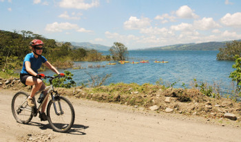 Combo Biking and Kayaking at the Arenal Lake