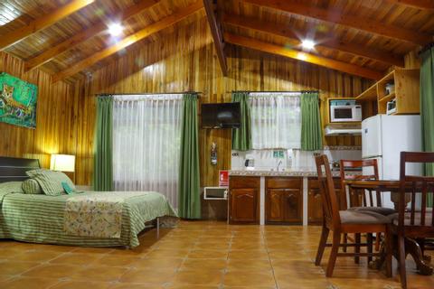 Cabañas y Jardines Los Pinos Costa Rica