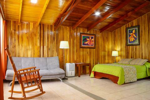 Cabañas y Jardines Los Pinos Costa Rica