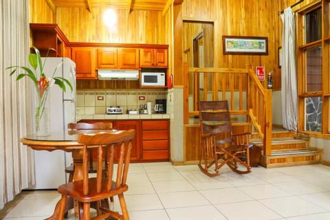Cabañas y Jardines Los Pinos Costa Rica