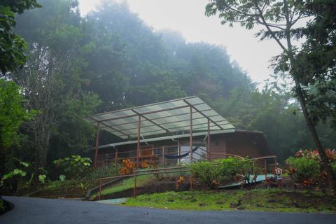 Cabañas y Jardines Los Pinos Costa Rica