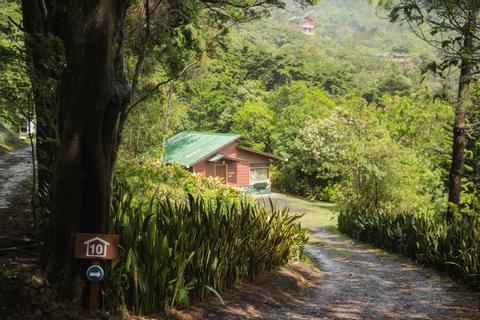 Cabañas y Jardines Los Pinos  Costa Rica