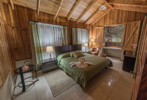 Cabañas y Jardines Los Pinos Costa Rica