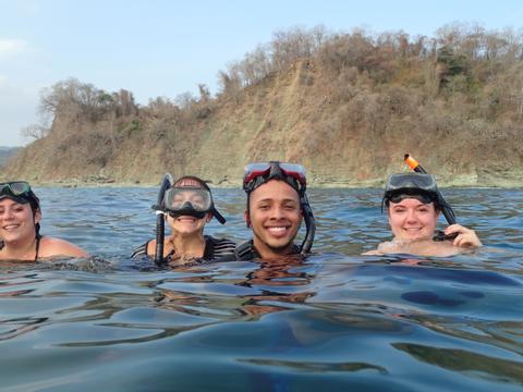 Kayak y Snorkel en el Océano en Isla Chora Costa Rica