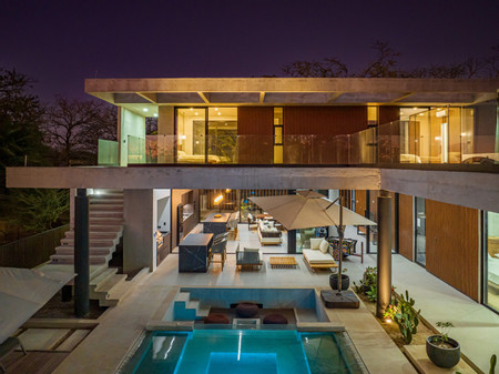 Luxury Home walk to the beach photo 2