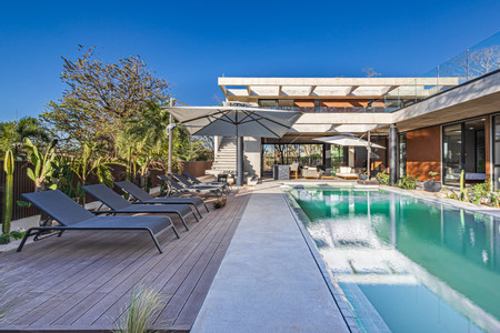 Luxury Home walk to the beach photo 3