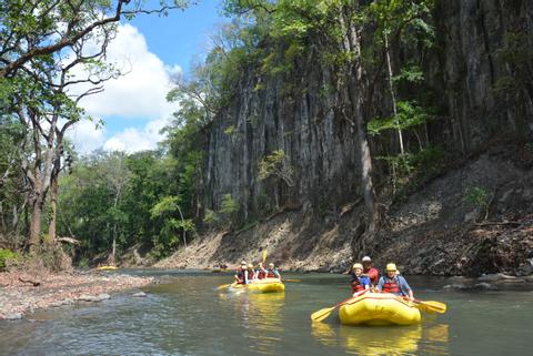Rafting de Clase III - IV en el Río Tenorio Costa Rica
