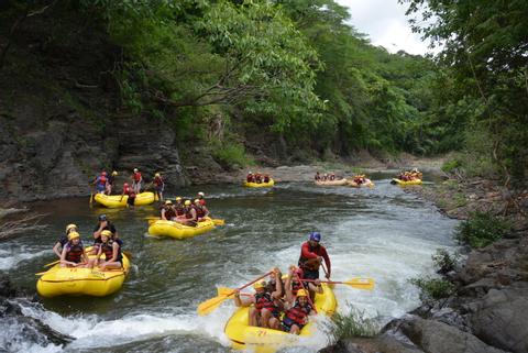 Rafting de Clase III - IV en el Río Tenorio