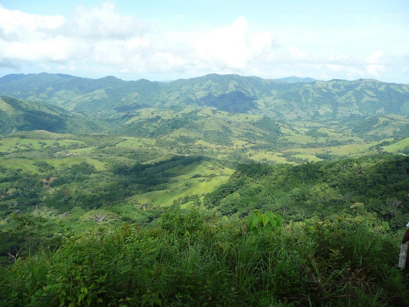 Green hills and valleys around Hojancha