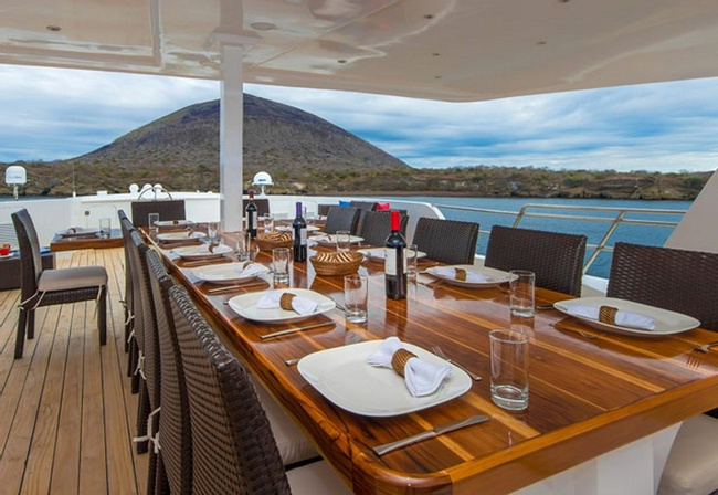 Natural Paradise Yacht - Royal Galapagos Cruises Photo