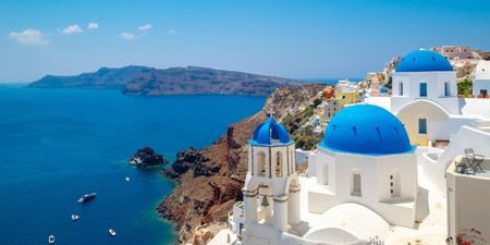 Oia’s Private Paths & Wine Tasting