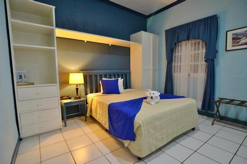 Casa Azul Guest House & Hotel