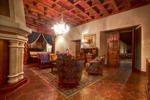 Hotel Palacio de Doña Leonor Guatemala