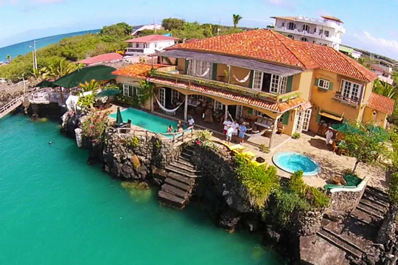 Casa Amarilla en Puerto Ayora photo