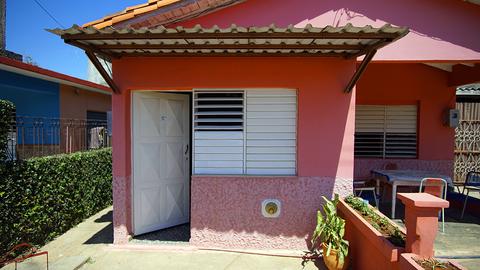 Casa Doctora Tania y Doctor Luis Manuel Cuba