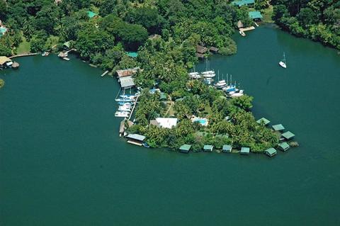 Catamaran Island Hotel Guatemala