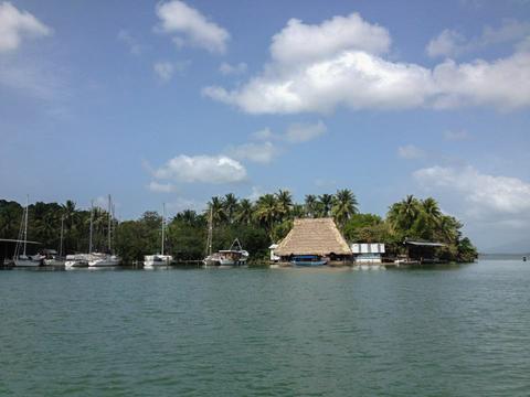 Catamaran Island Hotel Guatemala