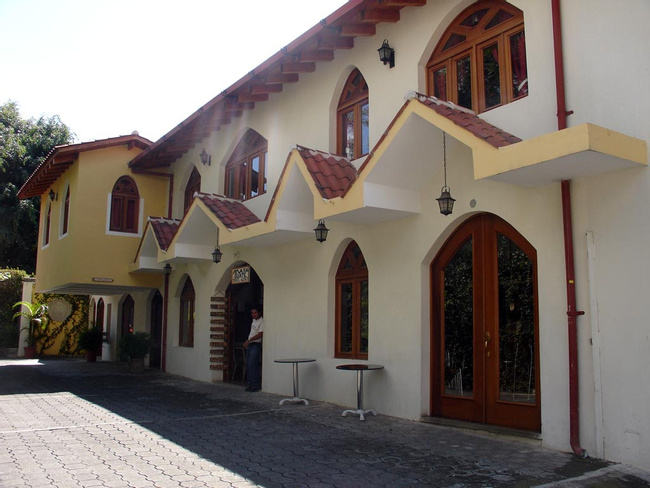 Hotel Dos Mundos Photo