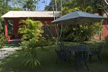 Jungle Lodge Hotel