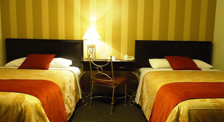 Leon de Oro Inn & Suites photo 2