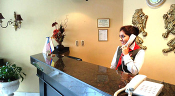 Leon de Oro Inn & Suites photo 4