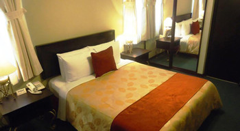 Leon de Oro Inn & Suites photo 5