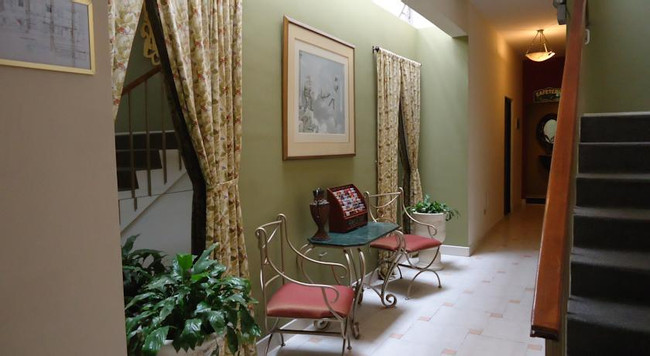 Leon de Oro Inn & Suites photo