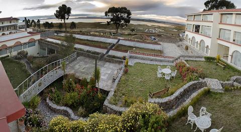 Hotel Taypikala Lago Peru