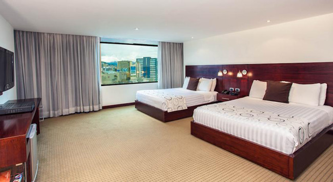 Howard Johnson Hotel Quito photo