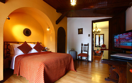 San Augustin Colonial