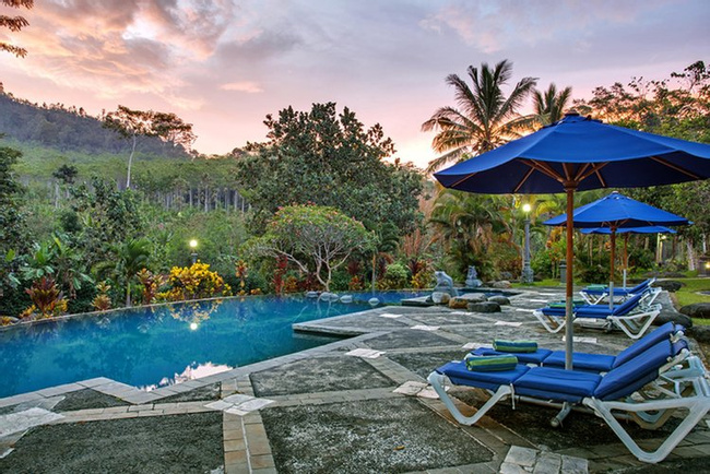 Margo Utomo Hill View Photo